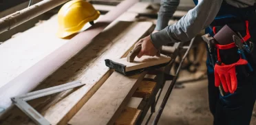 نجار في عجمان